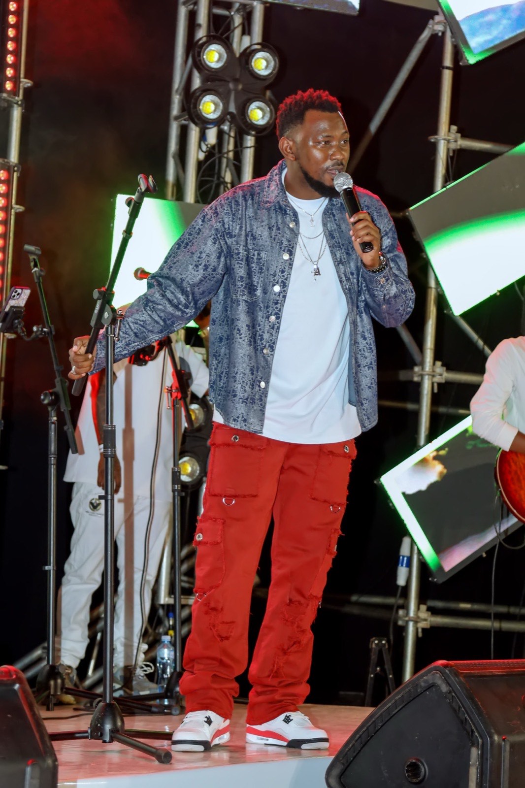 Levixone performing live at The Skyz Exclusive